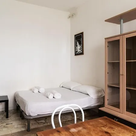 Youhosty - Cattolica Apartment Milan